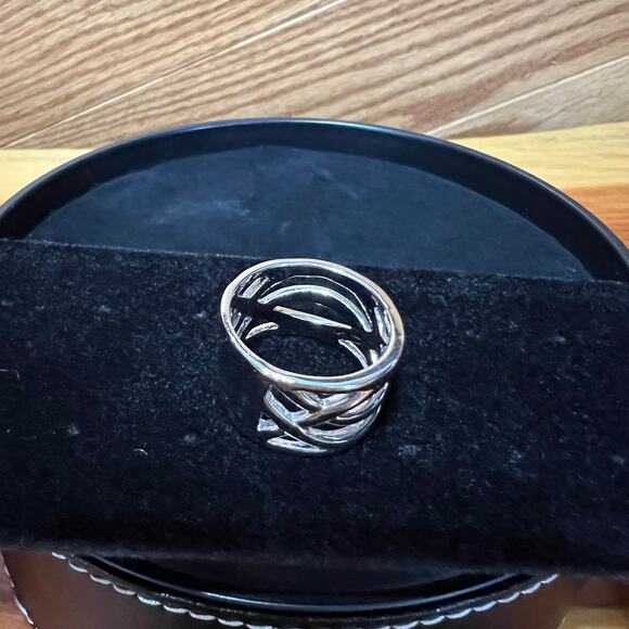 Lia Sophia Silver Tone Criss Cross Celtic Knot Brutalist Chunky Accent Ring 9 - Picture 2 of 7